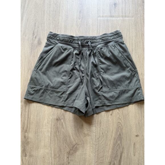 Lululemon Dance Studio High-Rise Short 3.5" Lined Size 6 Army Green -LW7CCGS - Picture 1 of 6